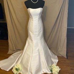 Satin Fishtail/Mermaid Strapless Wedding Gown, Size 4
